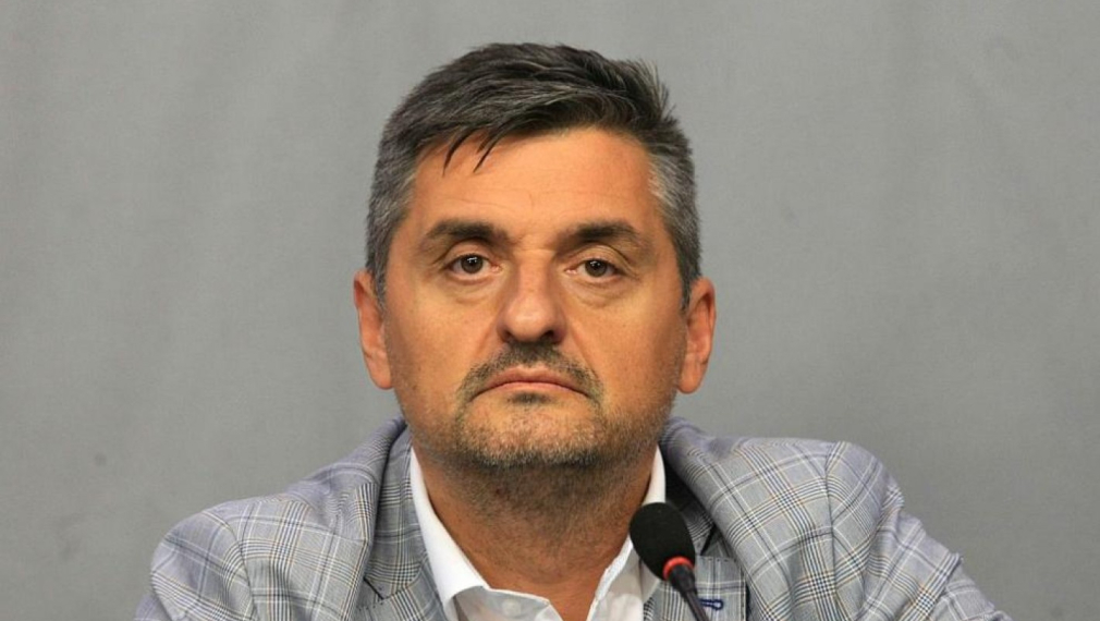 Кирил Добрев: Вотът на недоверие мина успешно, преди да е започнал
