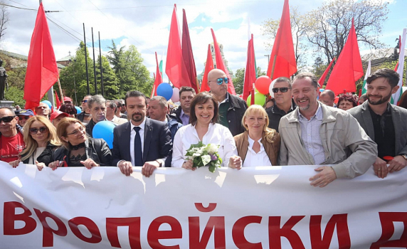 БСП влезе в кампанията с летящ старт, важното е да не се препъне 