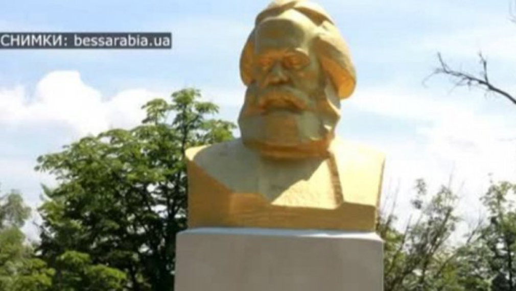 Декомунизация в Украйна: паметник на Маркс става бюст на Ботев