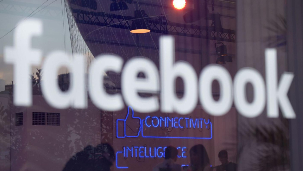 Оставка във Фейсбук след скандал с лични данни