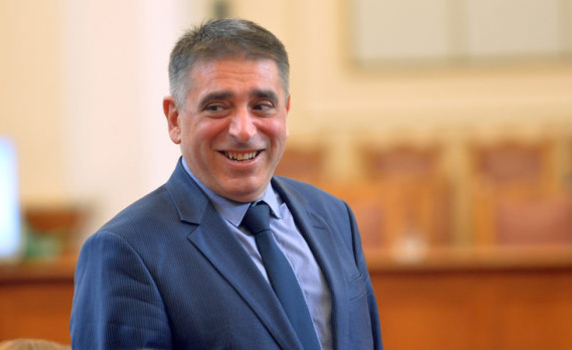 Данаил Кирилов е бил адвокат в кантората, която обслужва "Артекс"