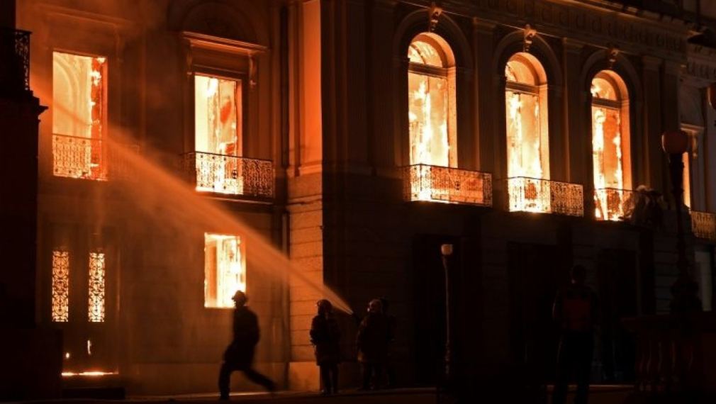 Пожар опустоши прочут музей в Рио де Жанейро