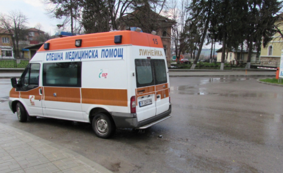 3-годишно дете подкара кола и остави без крак възрастна жена в Хасково