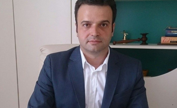 Гласуваната оставка на Добрев погазва Конституцията