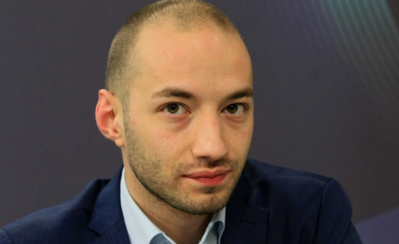 Димитър Ганев: Живков побългари социализма, Борисов либералната система, а Нинова консервира наново БСП
