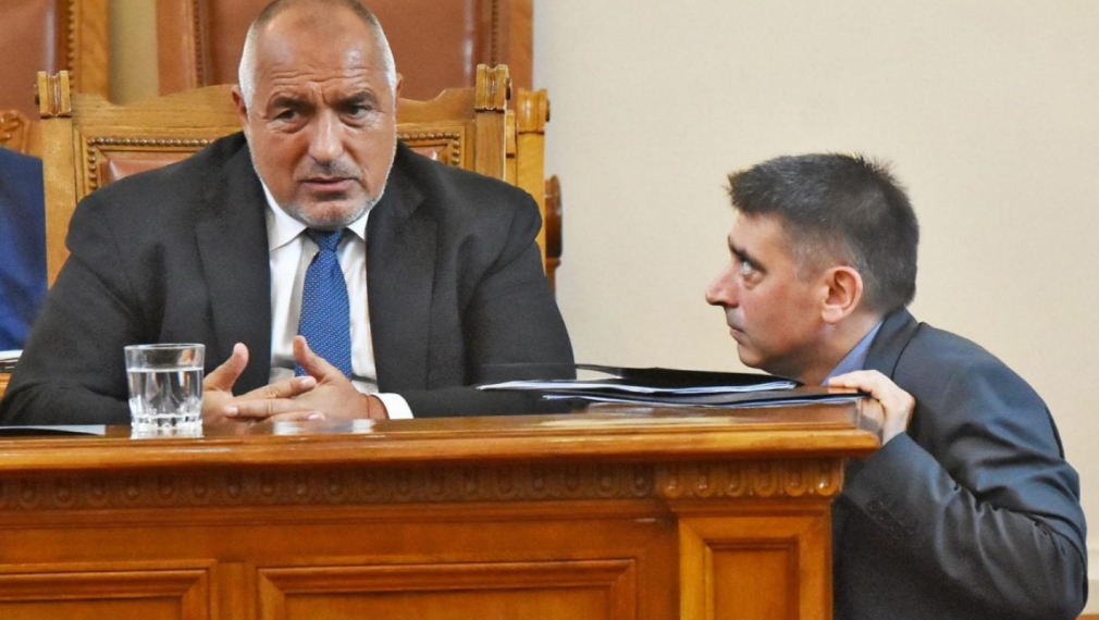АФП: Българският премиер уволни правосъдния министър, за да спаси кожата си