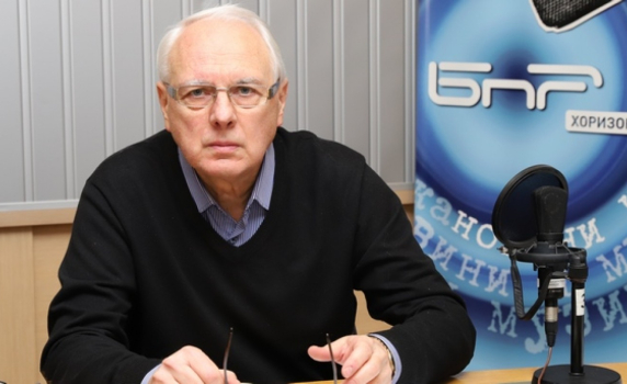 Велизар Енчев: Вече сме решили да капитулираме пред македонистите в Скопие