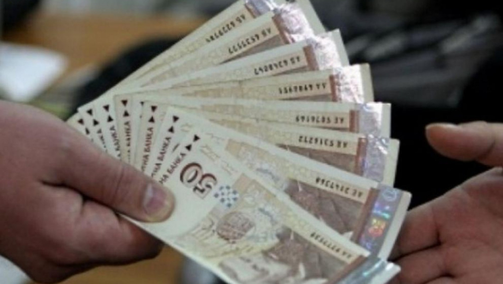 Половината от българите живеят с по-малко от 430 лв. на месец