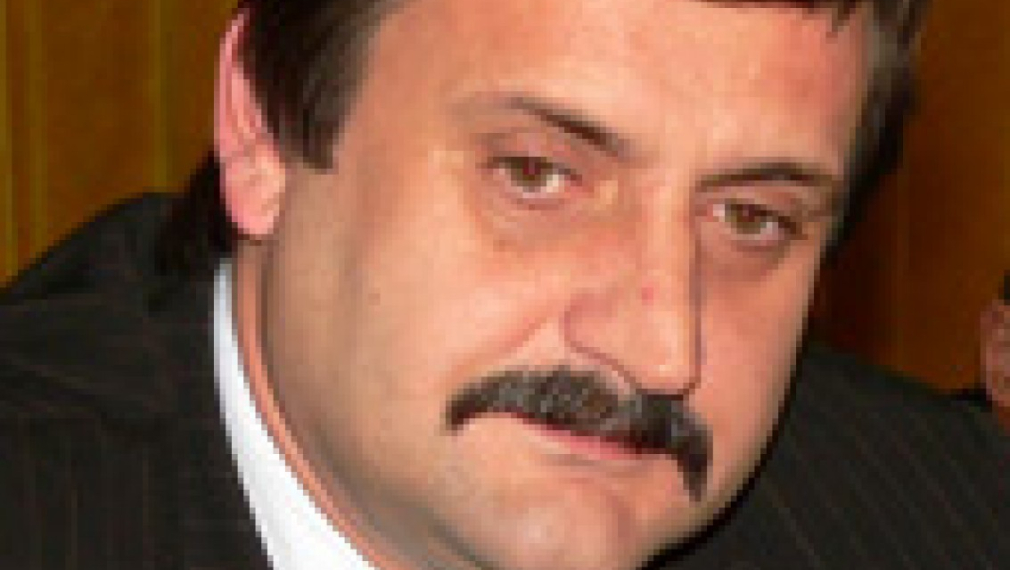 Янев извади ген. Илиев срещу Румен Петков в Плевен
