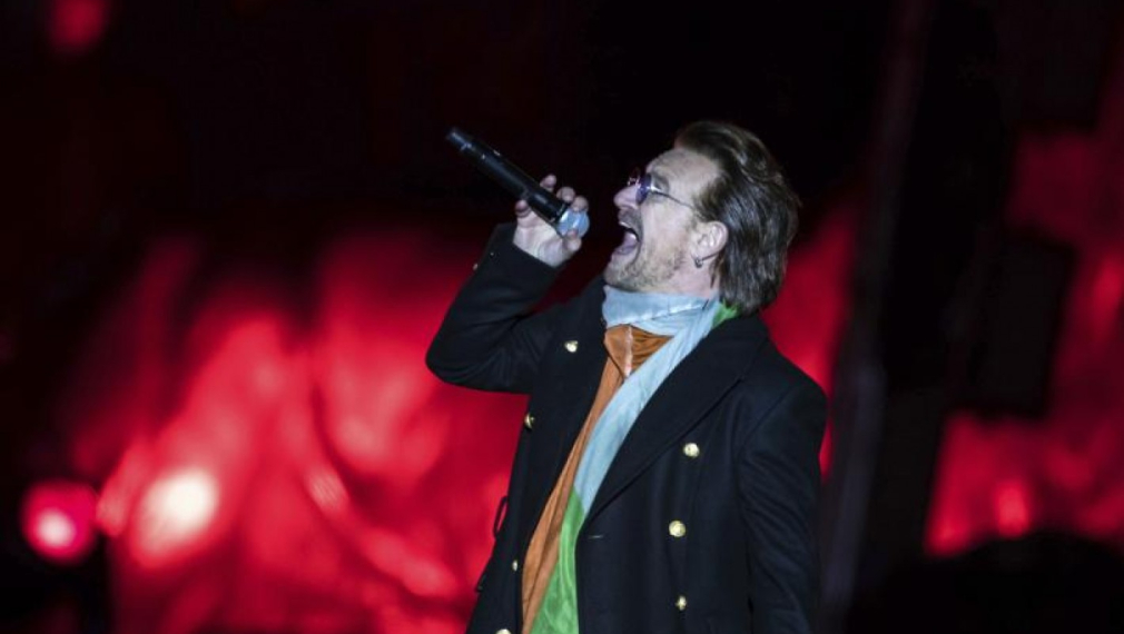 Боно прекъсна концерта на U2 в Берлин заради проблеми с гласа 