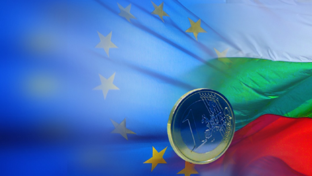 "Фич": България ще приеме еврото най-рано през 2024 г.