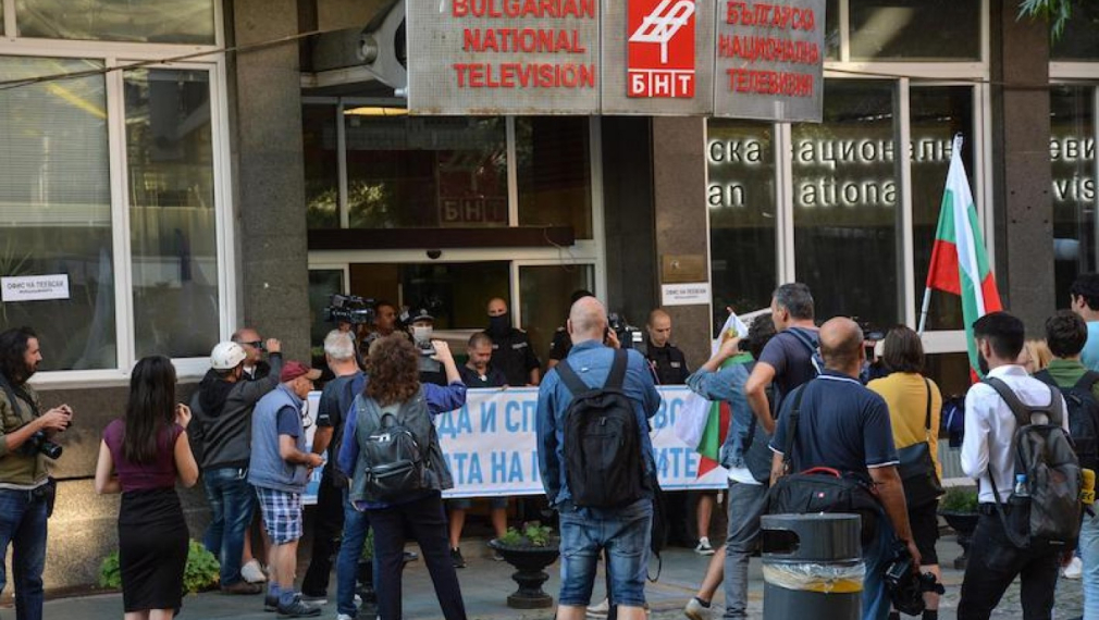 Протестиращи блокираха сградата на БНТ 