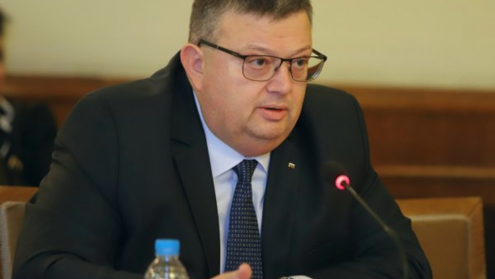 Цацаров: Има данни за престъпление в БНР