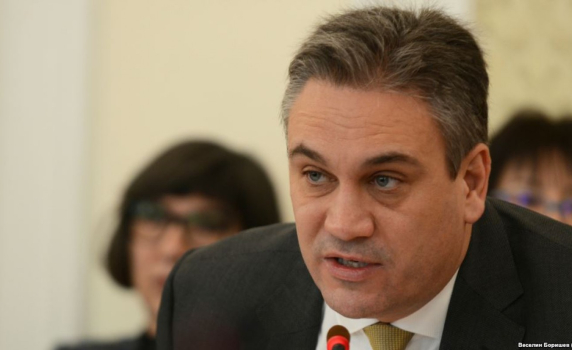 "Капитал": Шефът на антикорупционната комисия не е имал доказани средства за покупката на тризонет