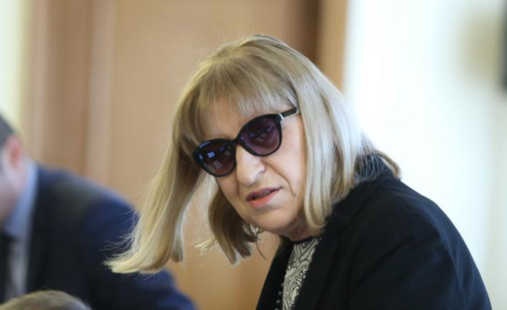 Антикорупционният фонд опроверга Цачева с документи