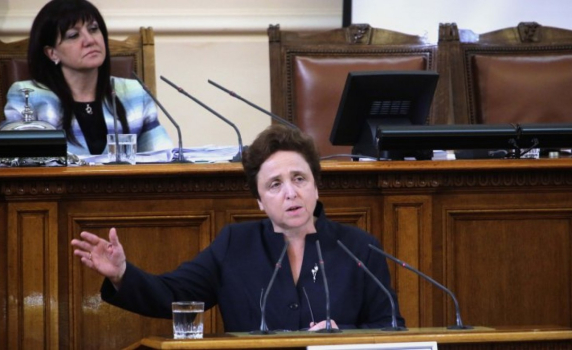 Дора Янкова: От БСП настояваме за преизчисляване на всички пенсии