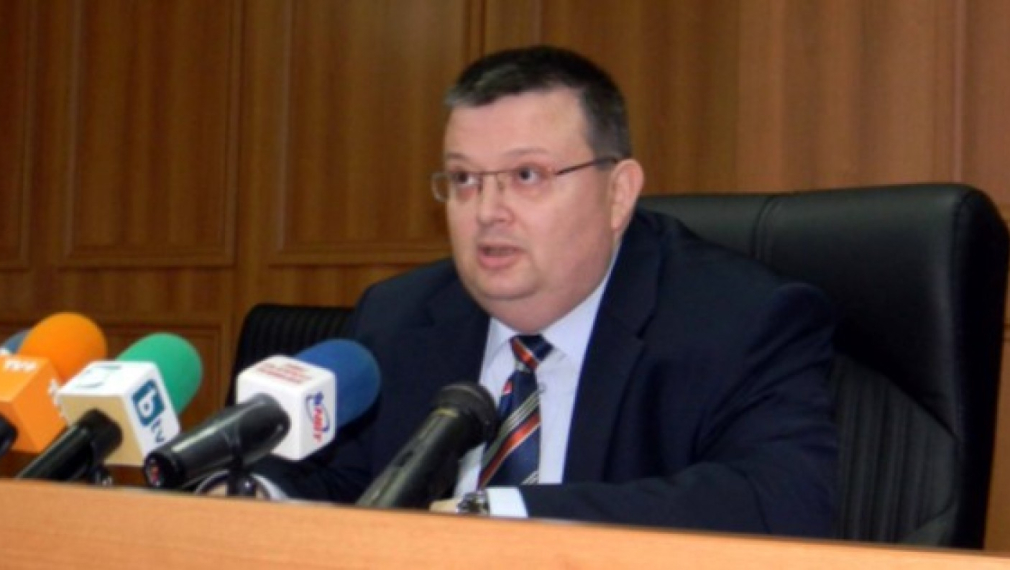 Цацаров уреждал Георги Гергов с изгодни оценки на имоти Цацаров уреждал Георги Гергов с изгодни оценки на имоти