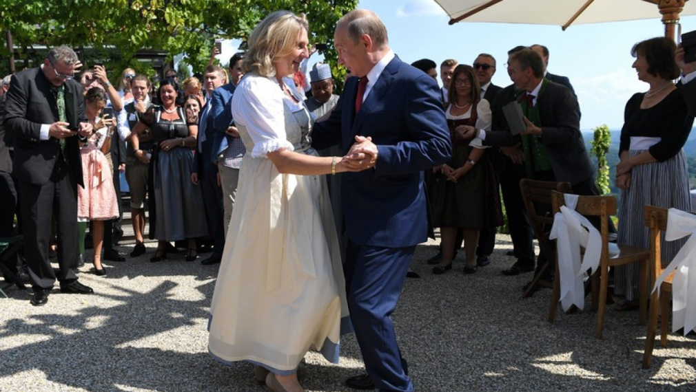 Танцът на Путин с булката