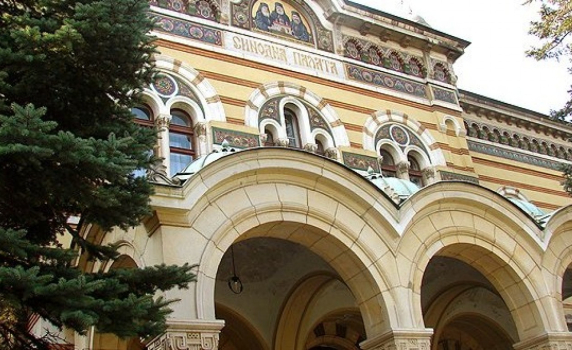 Църквата: Стратегията за детето подлага на риск семейството като противопоставя родители на деца