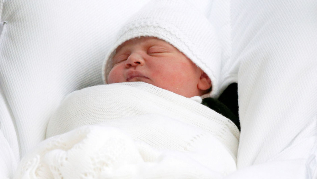 Третото кралско бебе се казва Луис Артър Чарлз