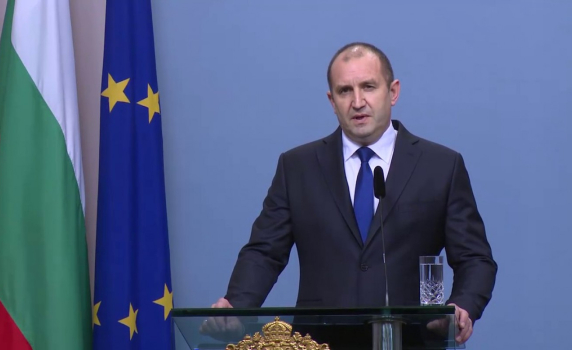 Президентът в Новогодишното си обръщение: Първата ми мисъл е за обезверените, болните, самотните