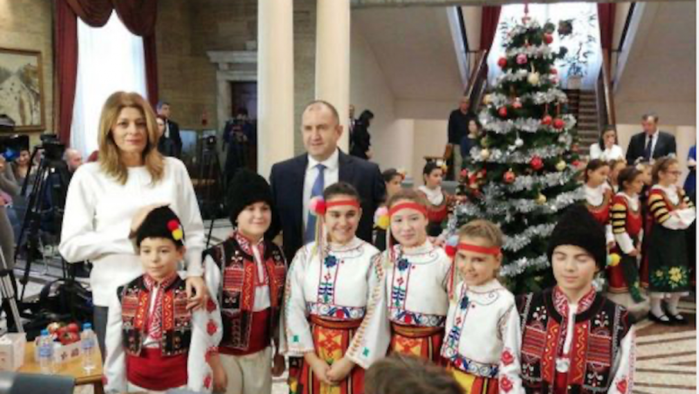 Румен Радев към деца от „Българската Коледа“: Вие сте вълшебниците на нашия празник