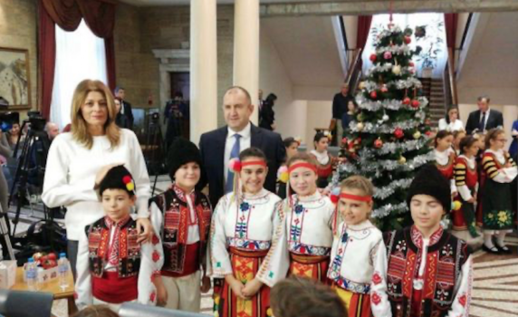 Румен Радев към деца от „Българската Коледа“: Вие сте вълшебниците на нашия празник