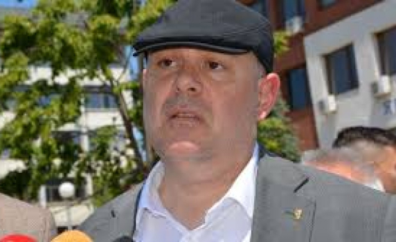 Без чужд език Гешев стана докторант по международно право в Благоевград