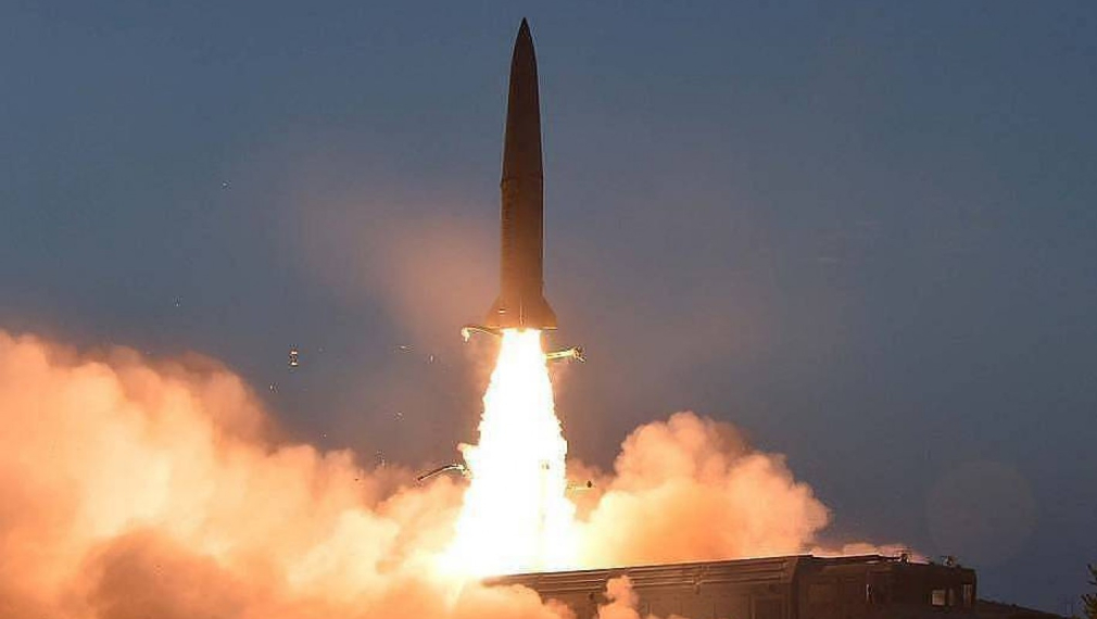 Северна Корея е изстреляла "неидентифицирани снаряди"