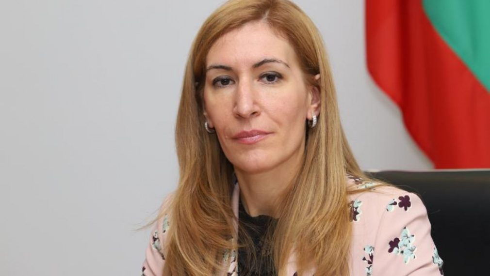 Ангелкова: До 13 април се преустановява туризма. Летният сезон е под въпрос