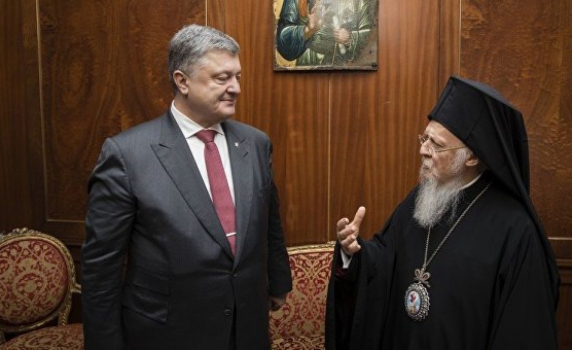 Порошенко и Вартоломей: Две войнстващи невежества ще възстановяват руините