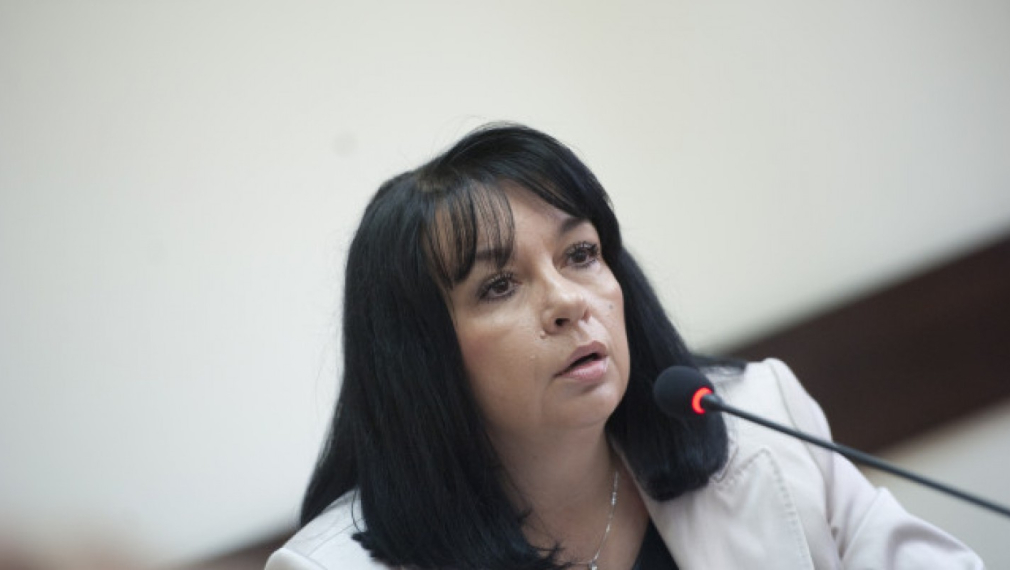 Петкова: Обезвредихме финансовия апокалипсис в енергетиката