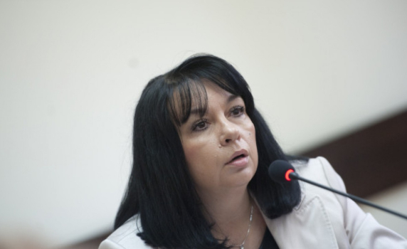Петкова: Обезвредихме финансовия апокалипсис в енергетиката