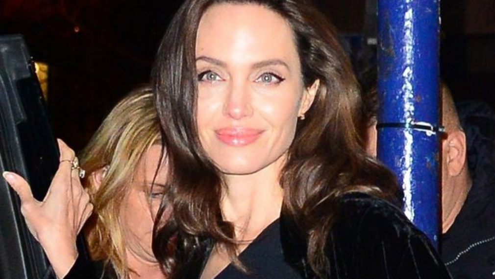 Анджелина Джоли дари 1 млн. долара на женска асоциация