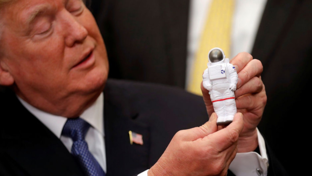 Тръмп ще праща хора на Луната, вече мисли и за Марс