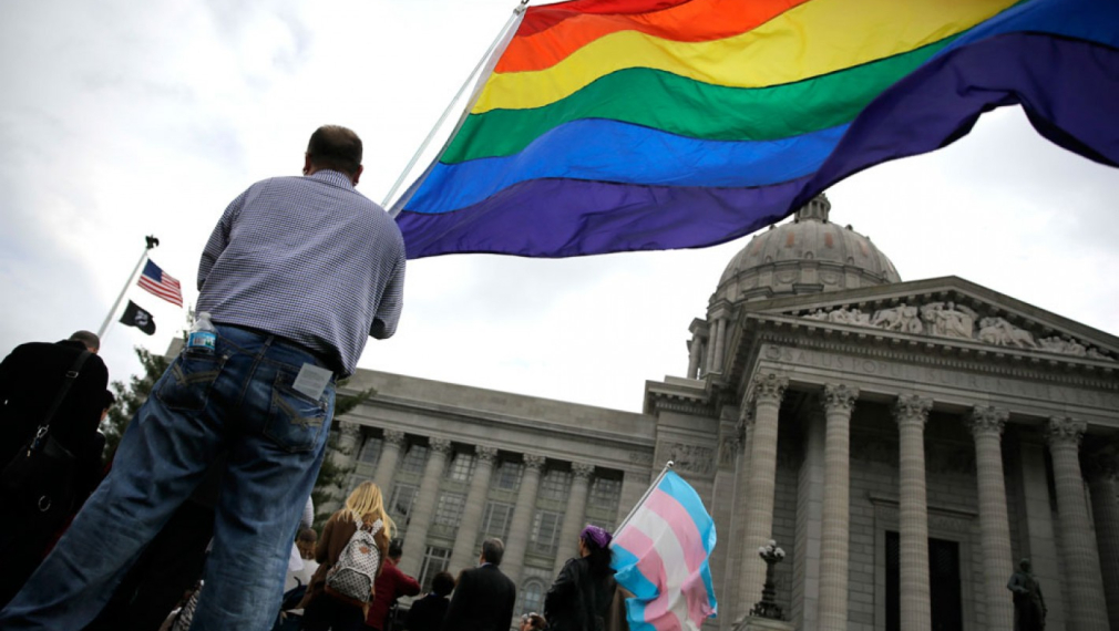 Не трябва да позволим безумието ЛГБТ да стане общоприета норма в Америка