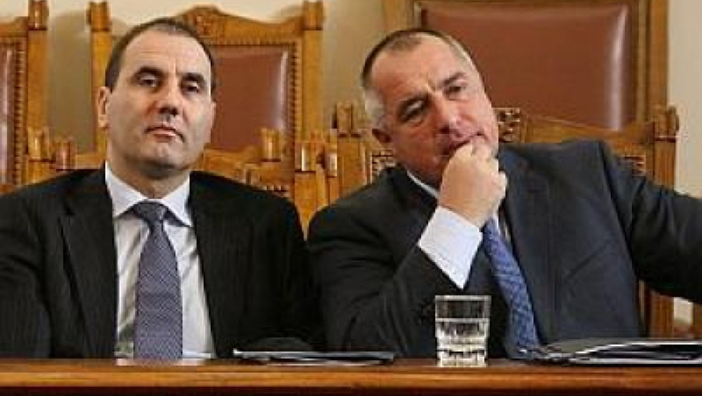 Докато здравната система се разпада, Борисов и Цветанов уволняват доказани специалисти