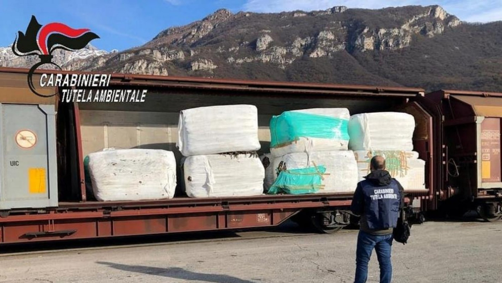 Заловиха 815 тона незаконен пластмасов боклук от Италия за България 