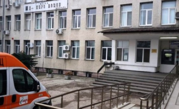 Лекарите от общинската болница в Карлово оттеглиха оставките си