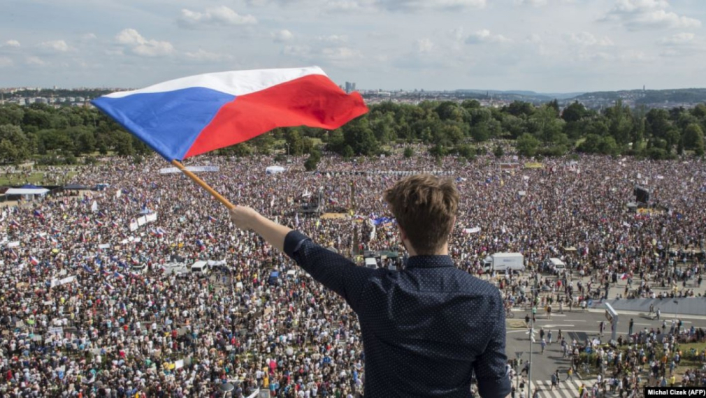 250 000 в Прага поискаха оставката на премиера Бабиш