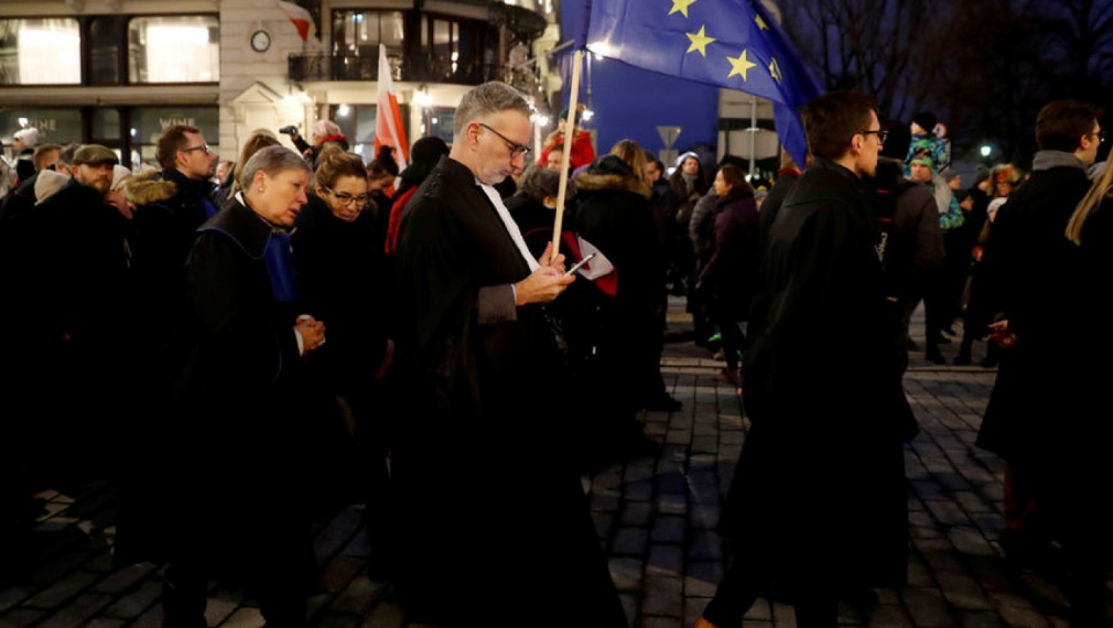 Лозан Панов и други български съдии се включиха в протести в Полша