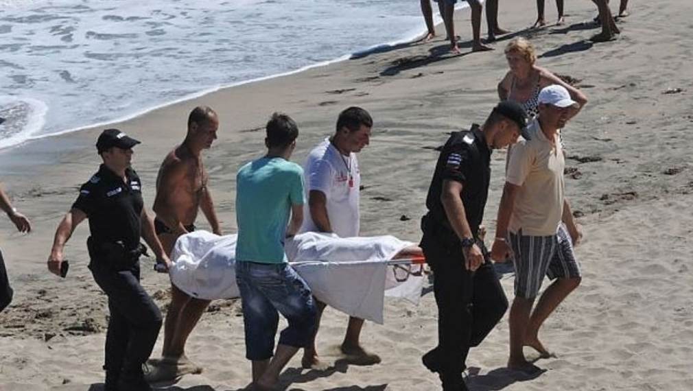 Морето край Дуранкулак изхвърли телата на две деца, третото се издирва