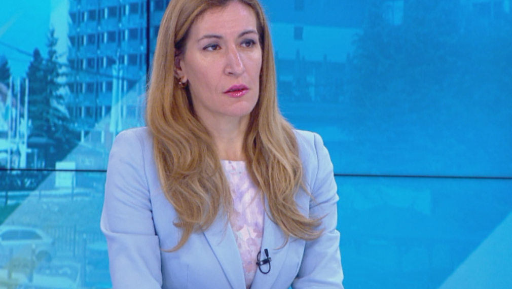 Ангелкова: Чартърните полети не са отменени. Чакаме първите туристи на 25 юни