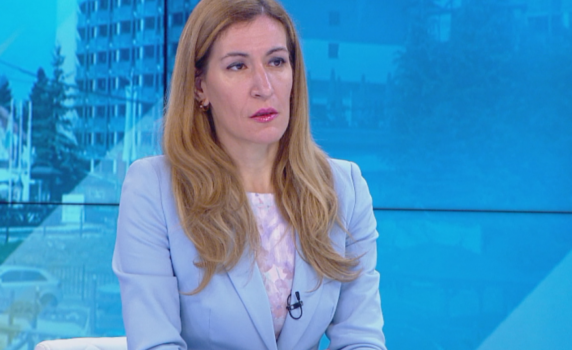 Ангелкова: Чартърните полети не са отменени. Чакаме първите туристи на 25 юни