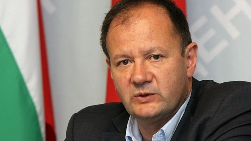 Михаил Миков: ГЕРБ слагат чадър върху далаверите в Столичната община Михаил Миков: ГЕРБ слагат чадър върху далаверите в Столичната община