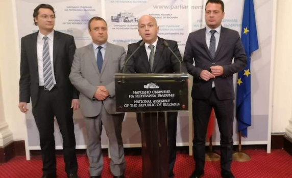 БСП иска оставката на Боил Банов заради Ларгото