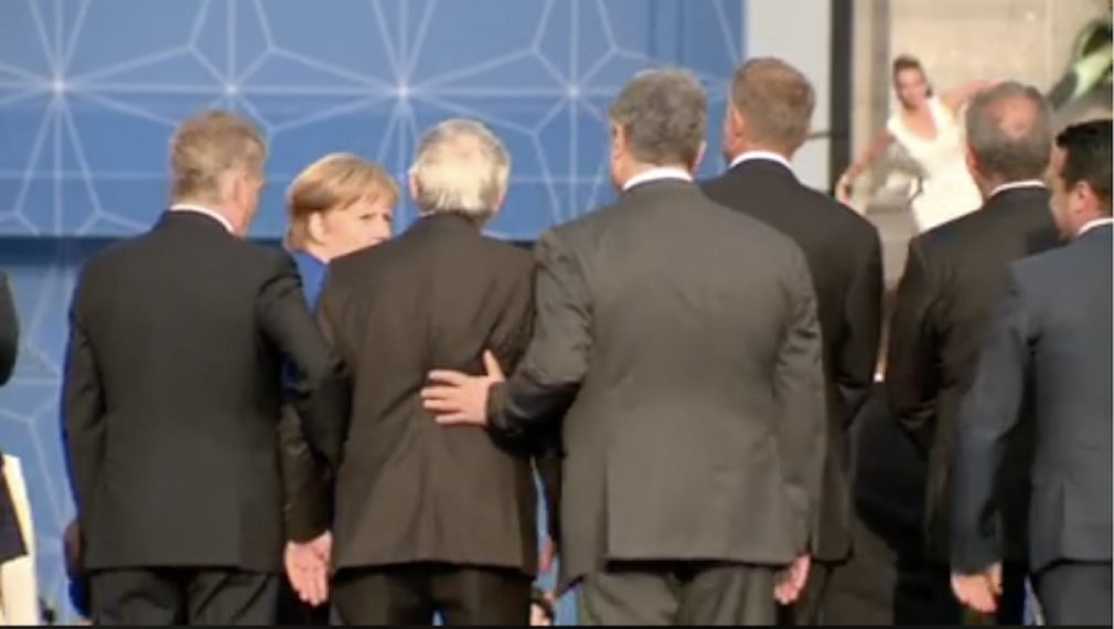 Юнкер мъртвопиян на срещата на НАТО (видео)