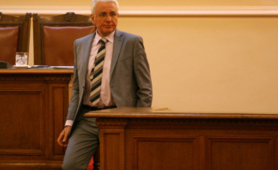 Дългото мълчание за Бисеров