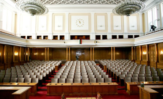 При 3 дни отсъствие ще режат 2/3 от депутатската заплата