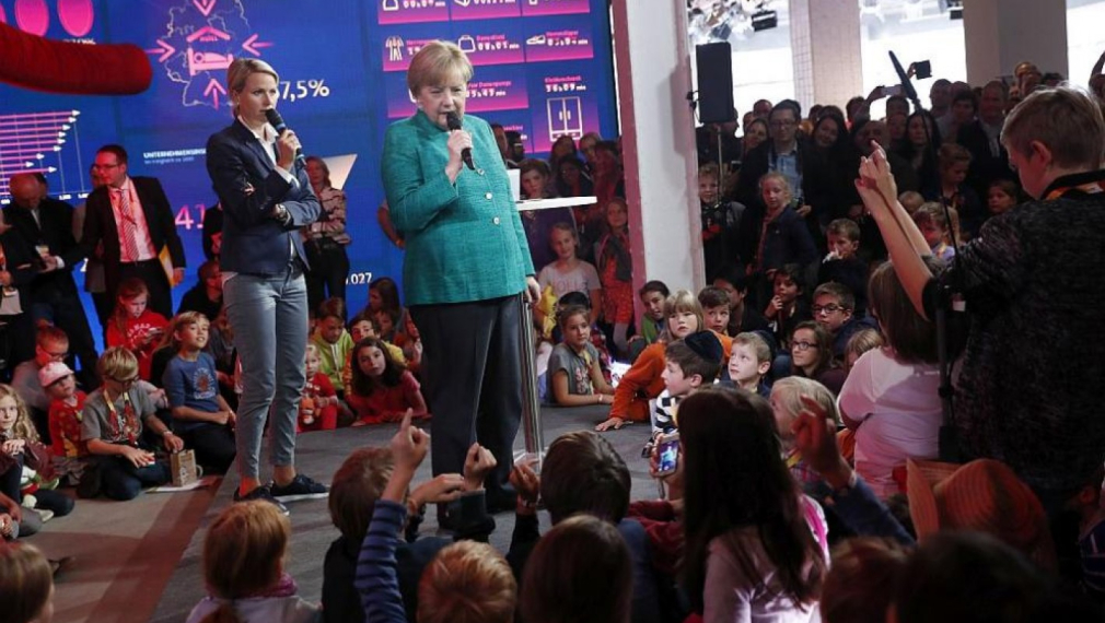 Меркел даде пресконференция за деца